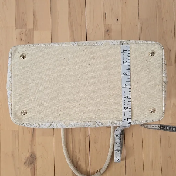 Elegant Cream Floral Tote Bag - Picture 10 of 12